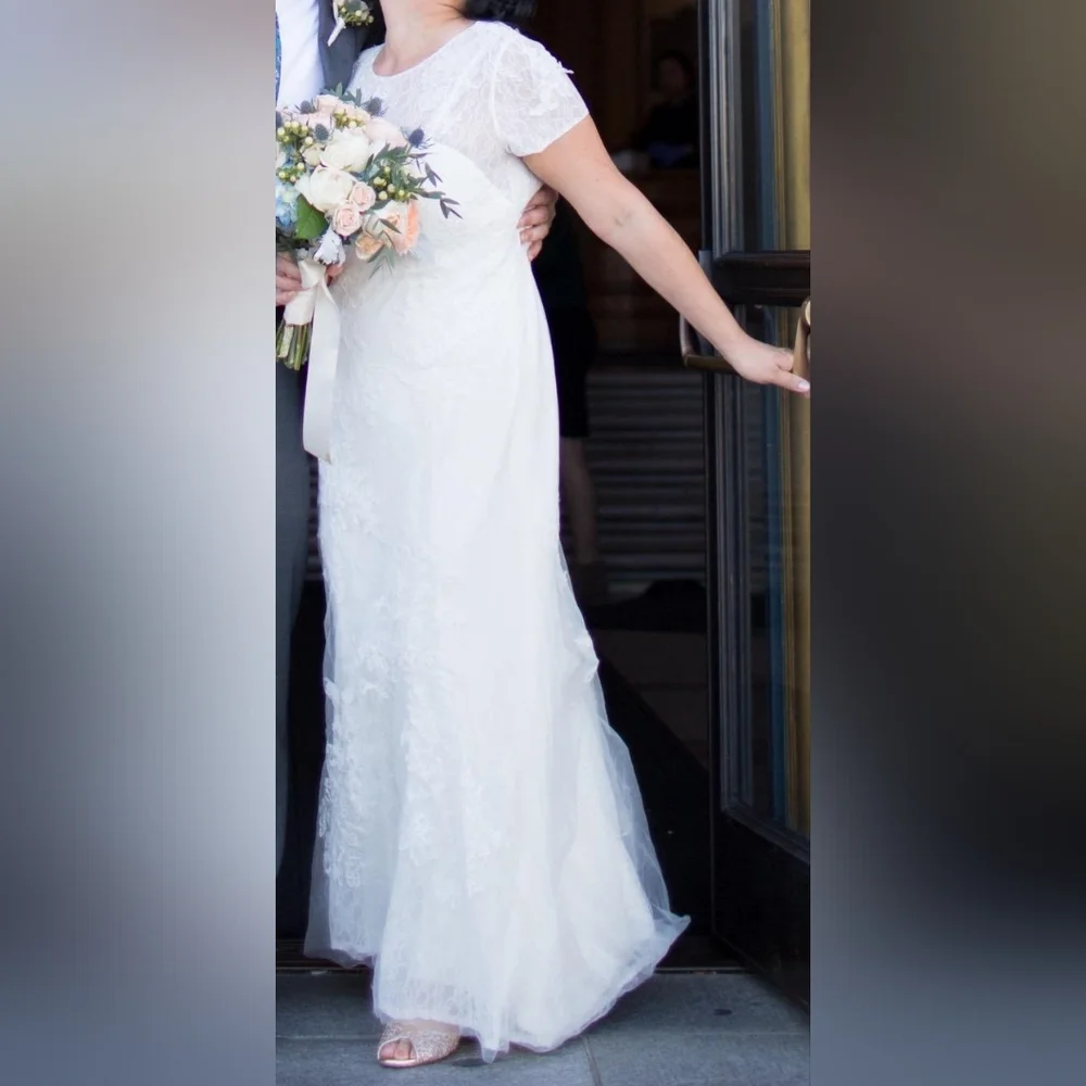 Vera Wang White Lace Wedding Dress Size 12 - Picture 9 of 11